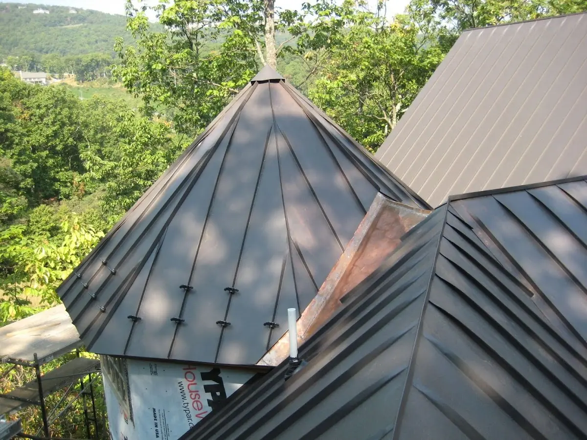 Professional Roof Tarp Installation by Craftsman Roofing in Crofton Highlands